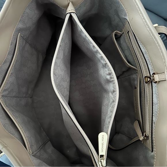 Micheal Kors Pristine!!!! Jet Set Large Signature Travel Brown Tote Handbag - Picture 6 of 10